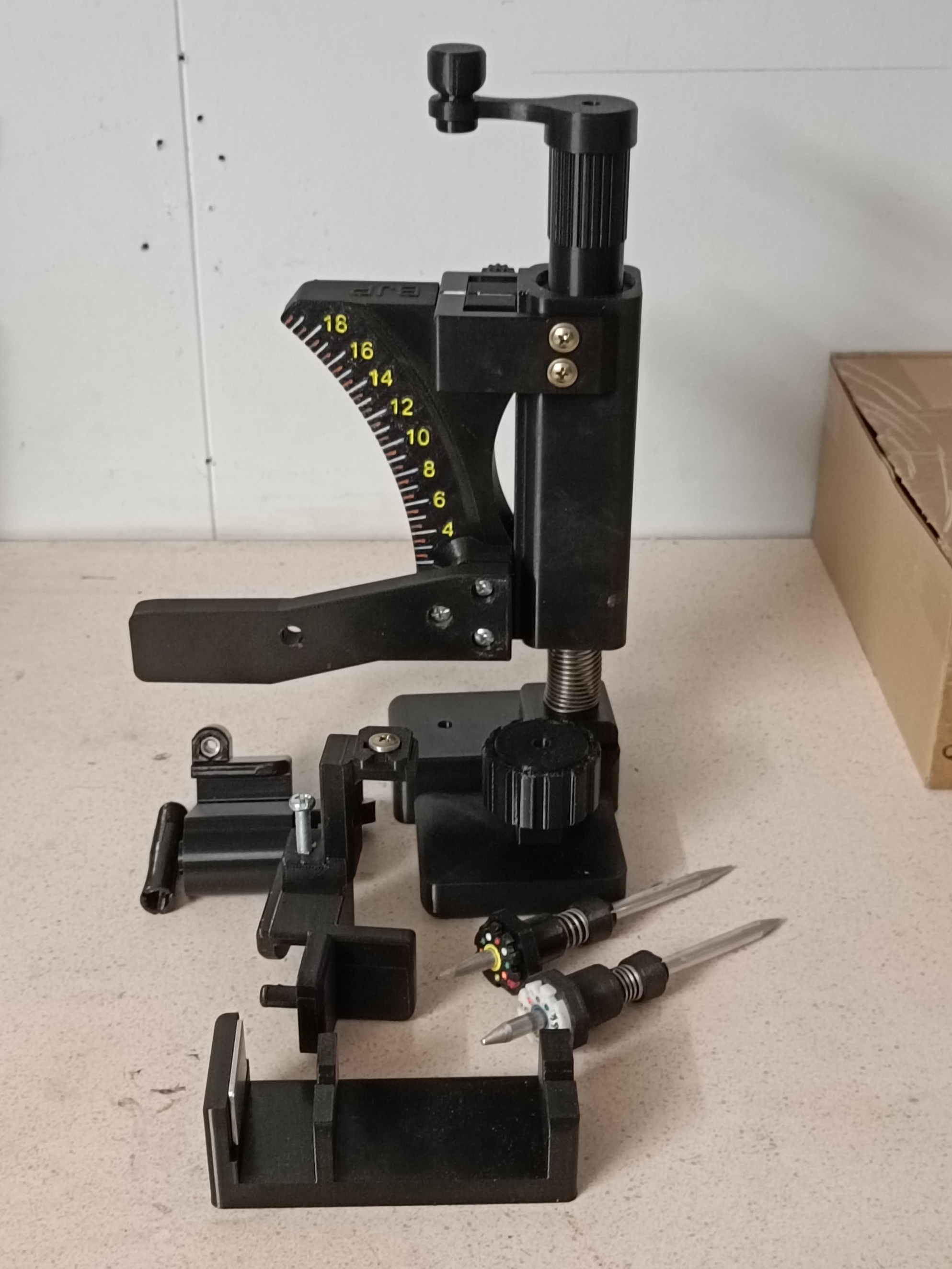 Jamb peg head assembly